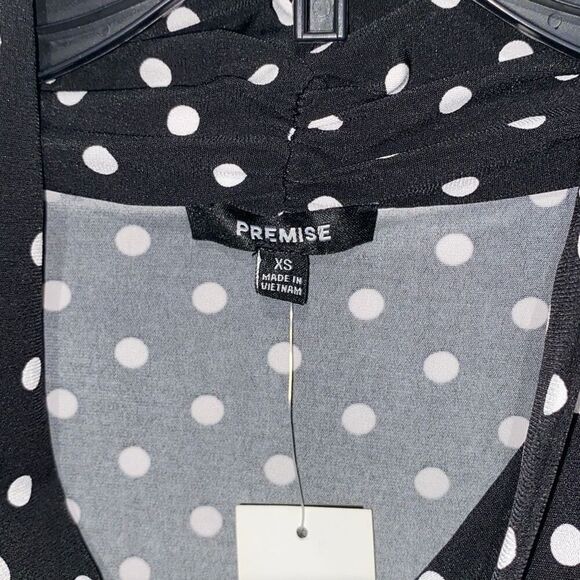 Premise Women's Black White Polka Dot Tie Front Sleeveless Blouse Size XS NWT - Picture 3 of 8
